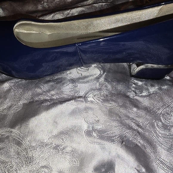 Classique blue pumps size 9M - Picture 7 of 8
